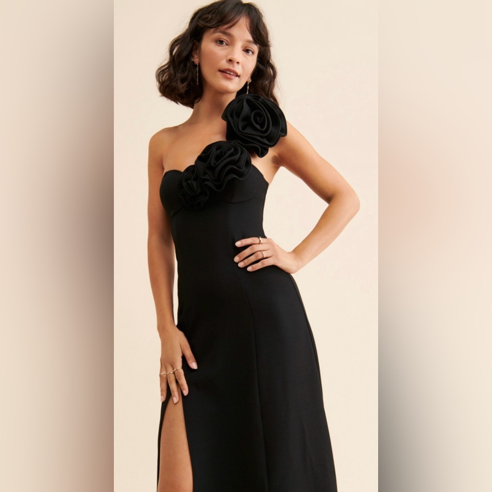 Black one shoulder Flores Dress The Wolf Gang Size L Floral Accent and Slit - Picture 2 of 9